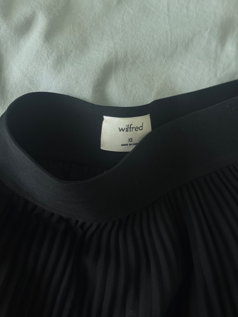Aritzia Wilfred twirl skirt black PREOWNED/USED - Picture 2 of 7